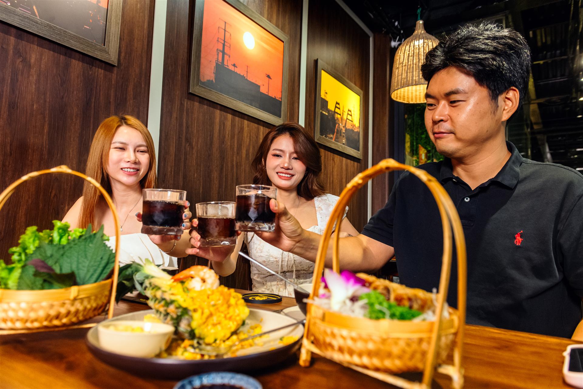 Fine dining guests in Da Nang