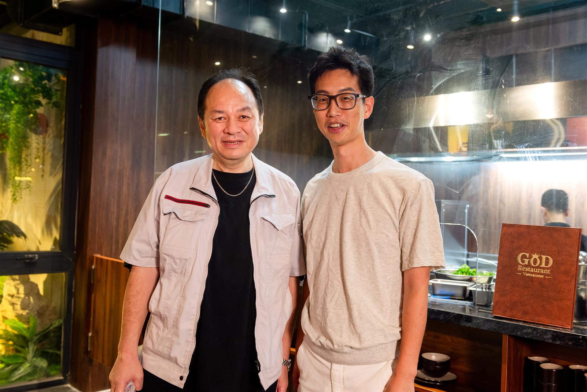 Guest and host sharing a moment at GOD-RESTAURANT