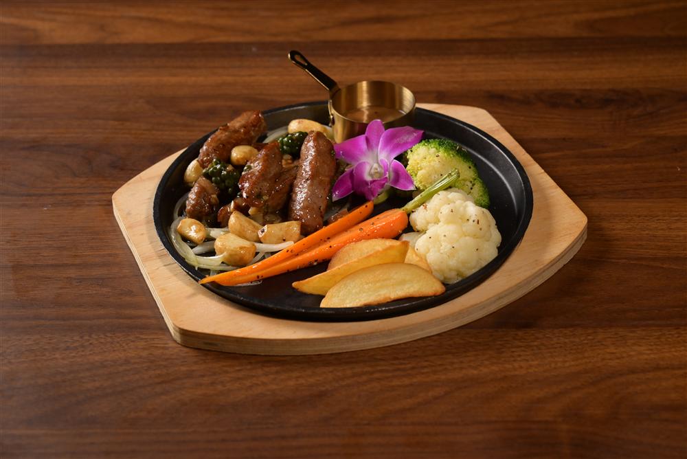 Pan-seared Garlic Beef