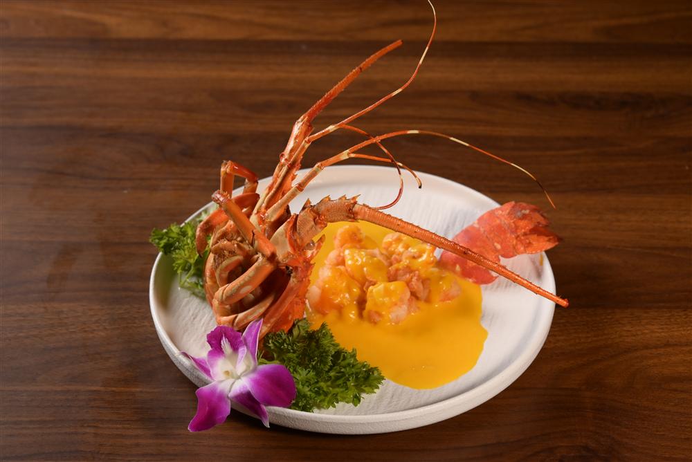Garlic Butter Whole Lobster